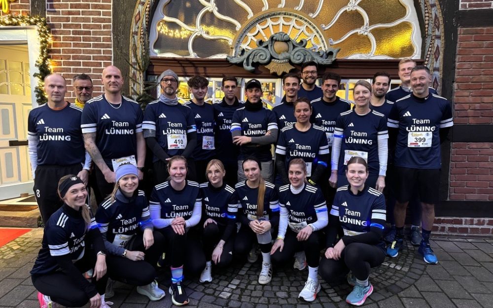 Sportlich in die Adventszeit: 24 LÜNING-Mitarbeitende meistern den Rietberger Adventslauf