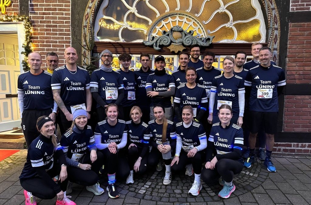 Sportlich in die Adventszeit: 24 LÜNING-Mitarbeitende meistern den Rietberger Adventslauf
